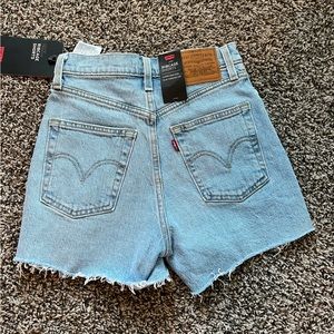 Levi’s Ribcage Shorts